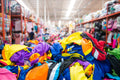 5 Reasons to Buy and Sell Items at a Consignment Shop