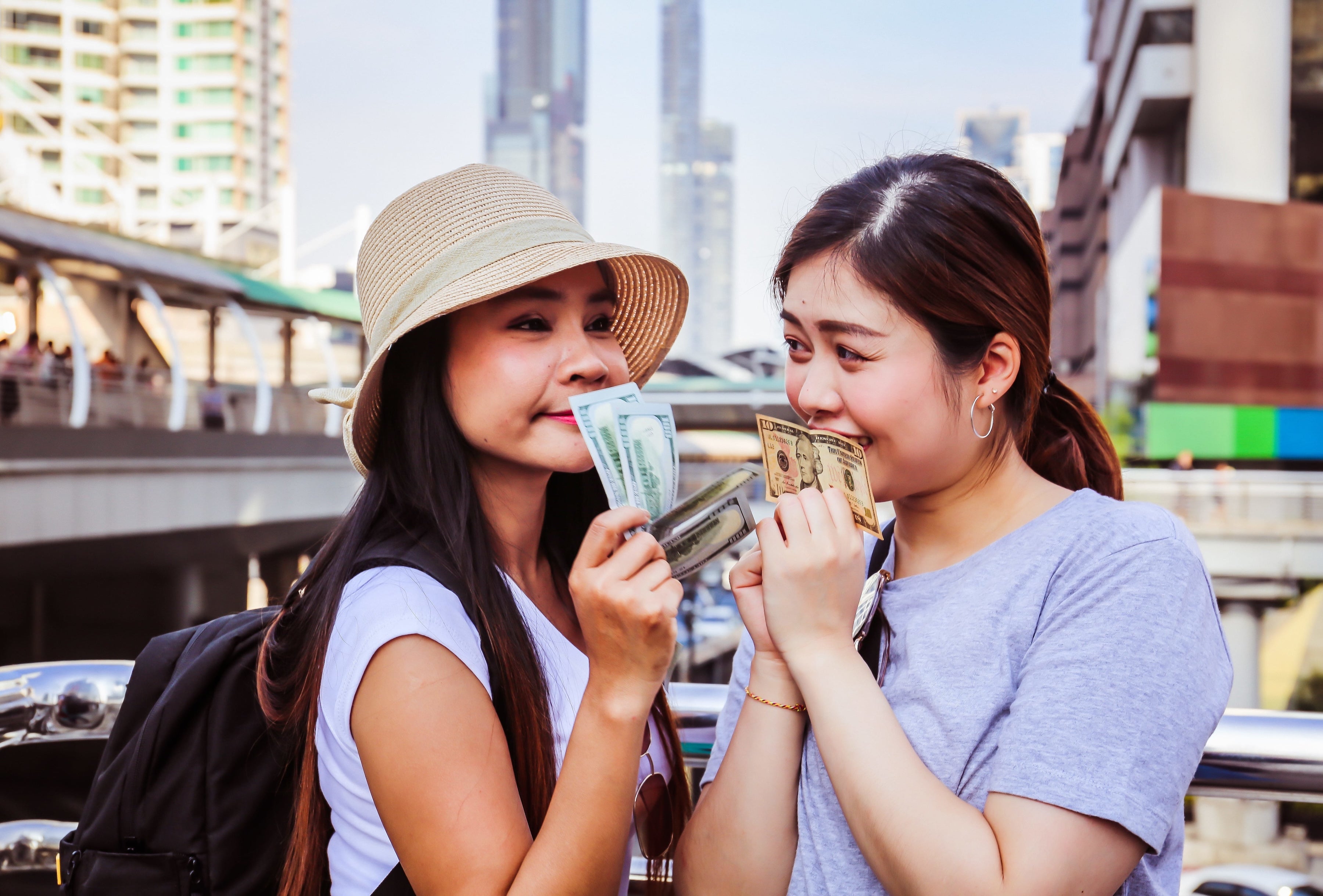 How to Protect Your Money While You Travel