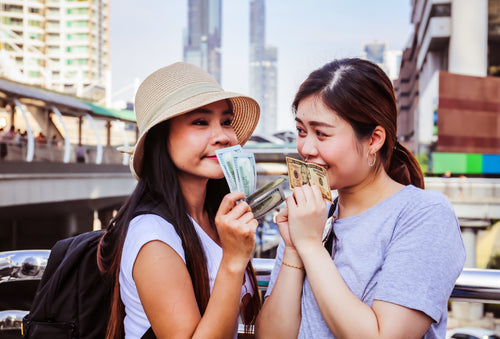 How to Protect Your Money While You Travel