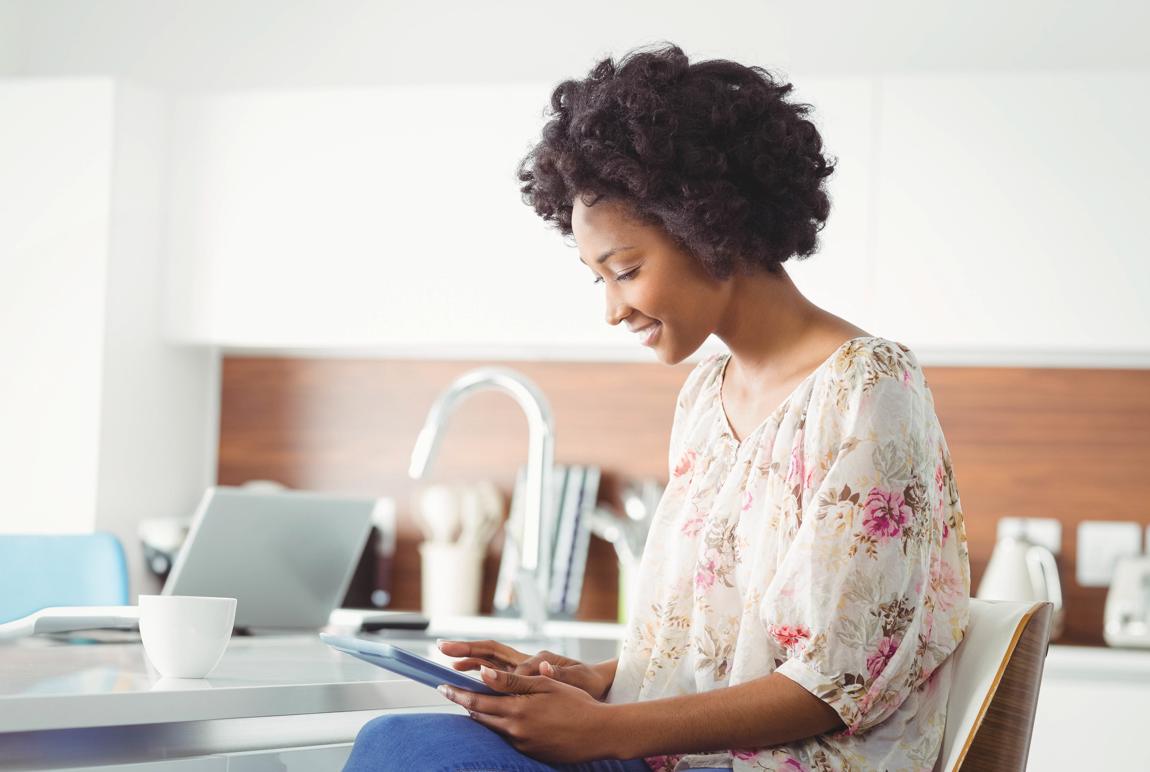 9 Tips to Spend Less and Save More Between Paydays