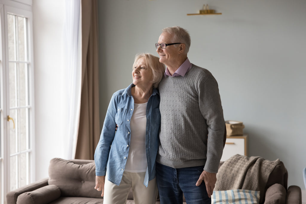 Aging in Place vs. Downsizing: Exploring the Pros and Cons
