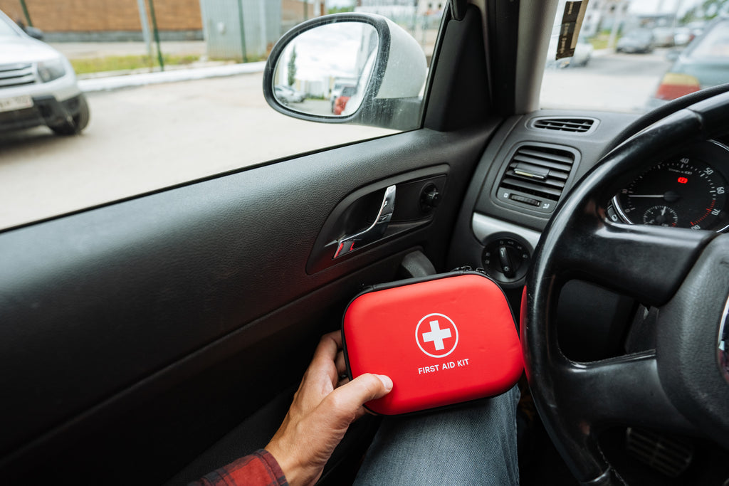 Be Prepared For Anything With This DIY Emergency Car Kit