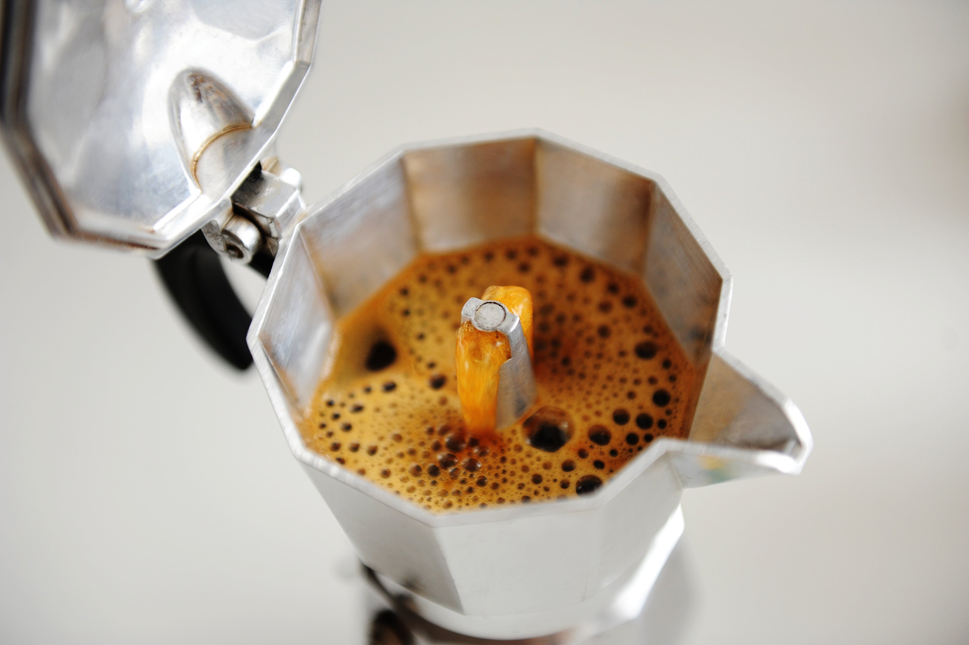 Coffee Makers 101: A Guide to Choosing the Right One