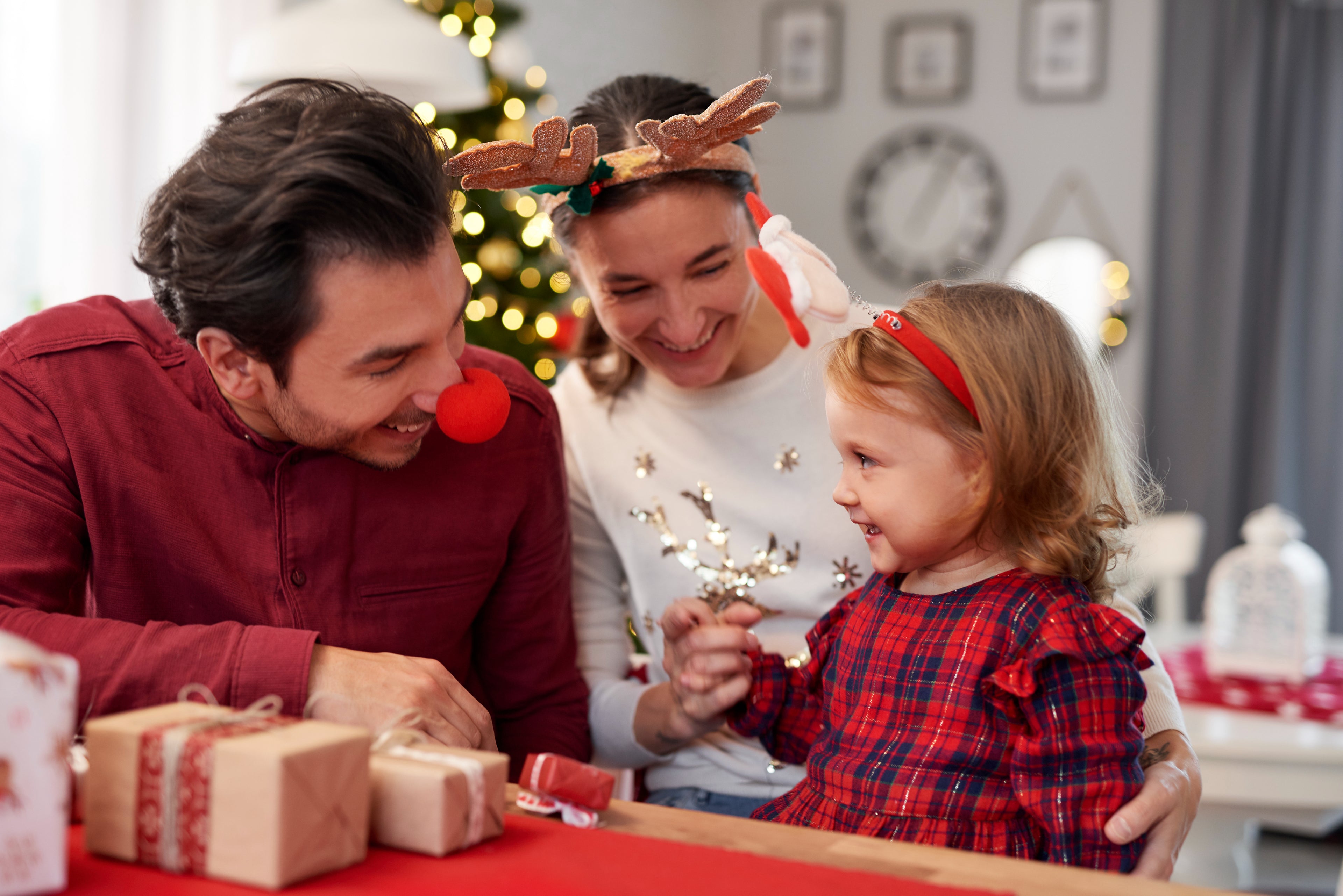 Curb Your Holiday Shopping Habits With These Tips