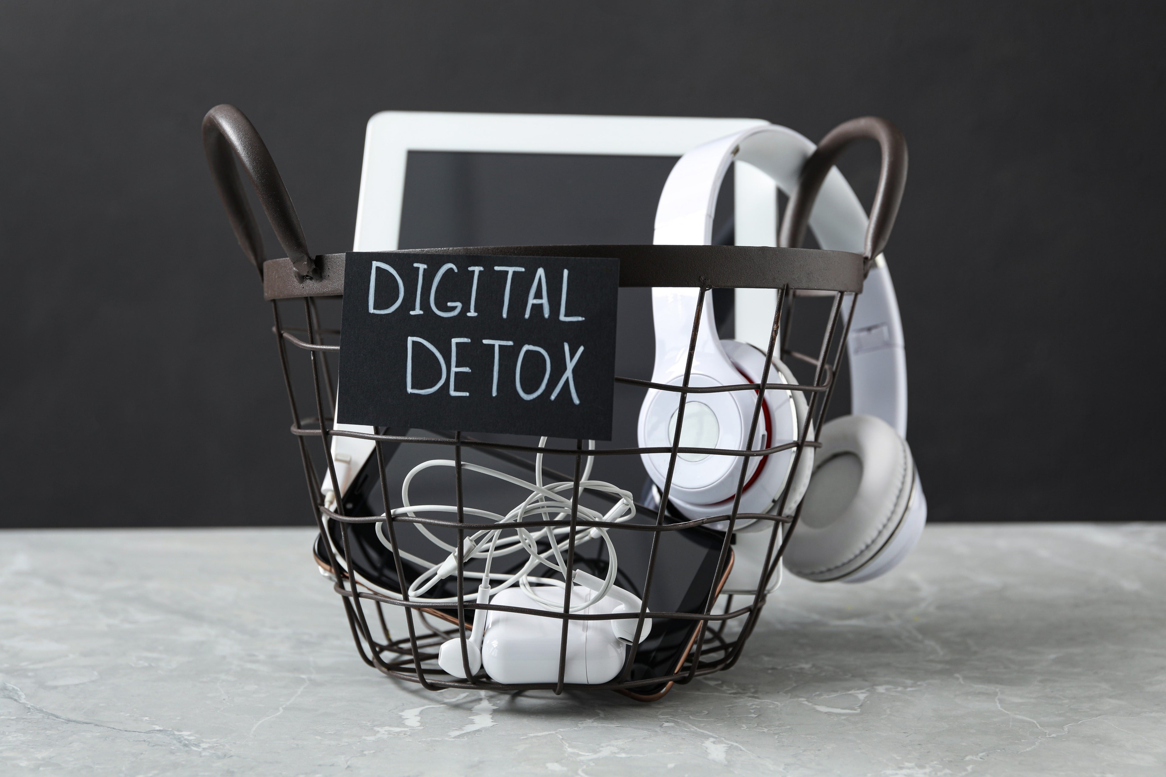 Digital Detox: Gift Yourself the Peace of a Screen-Free Holiday