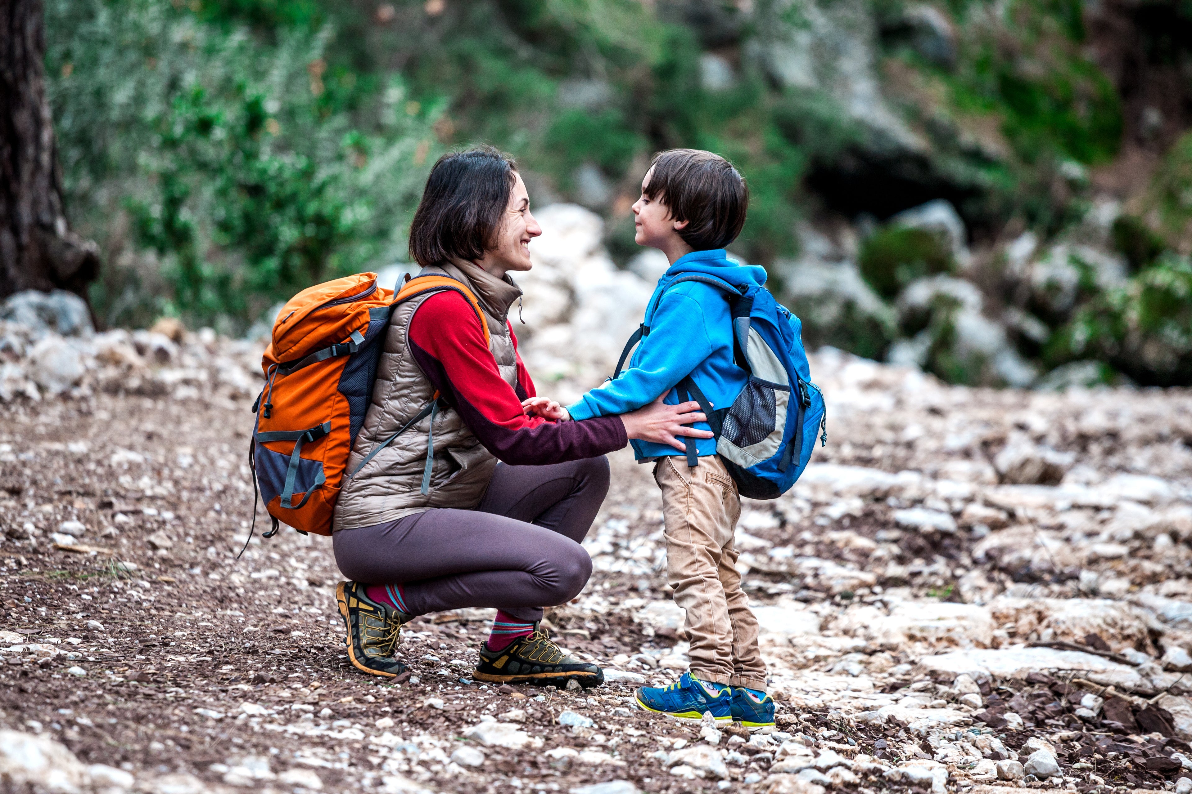 Environmental Lessons to Teach Kids During a Hike