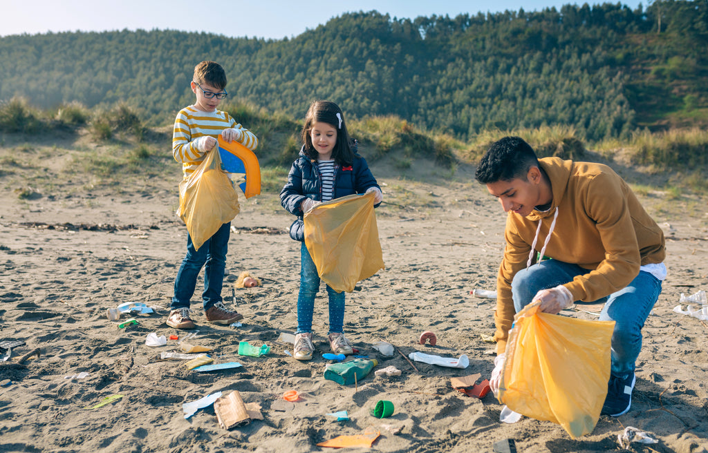Environmental Lessons to Teach Kids During a Hike
