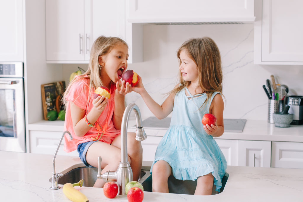 Help Your Kids Learn About Sustainable Snacking with These Easy Tips